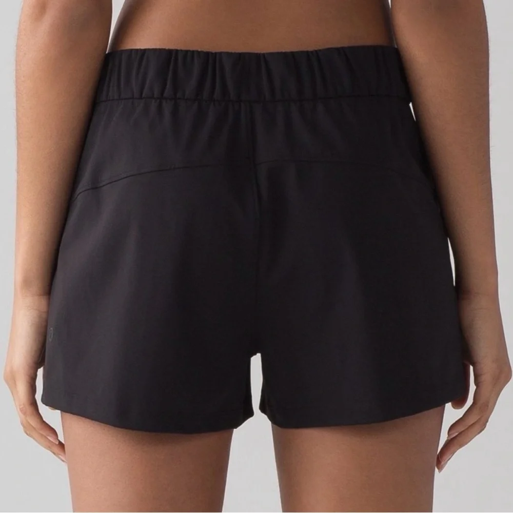 Lululemon Athletica On the‎ Fly Black Drawstring Shorts Elastic Waist Size 6